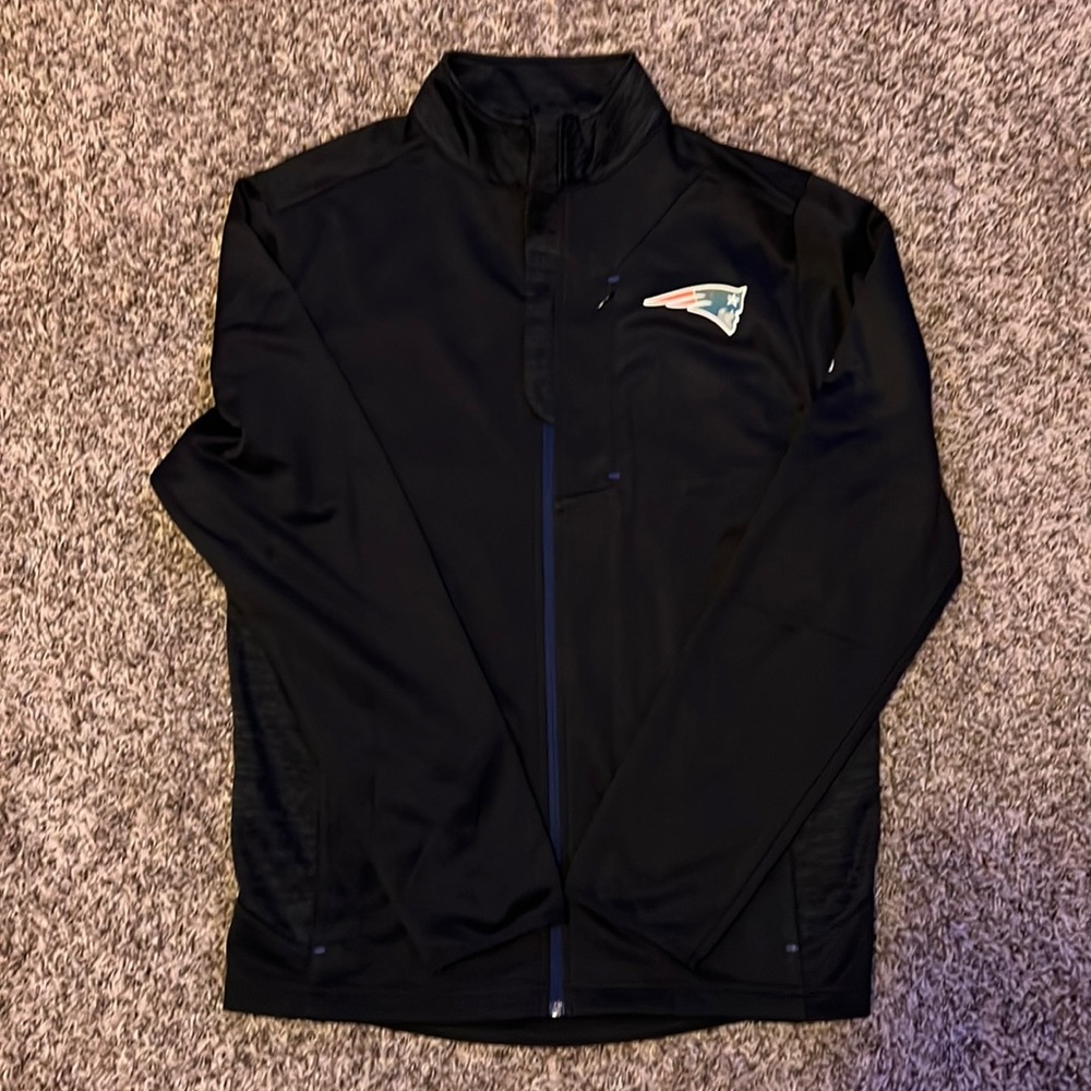 Majestic Thermabase Patriots zip up sweatshirt. Mens size medium. Never worn.